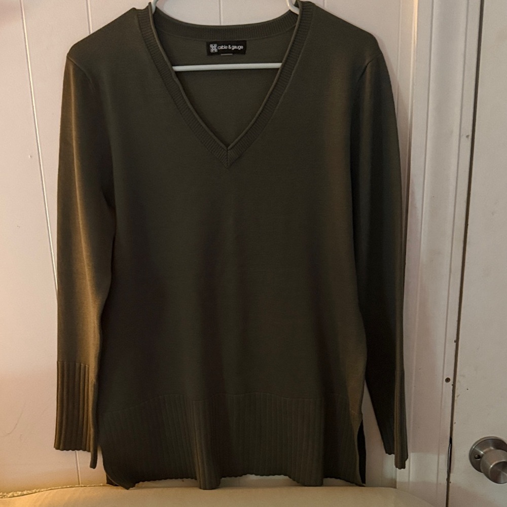 Cable & Gauge Olive Green V-Neck Sweater